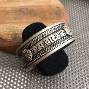 🖤Vtg cuff bracelet